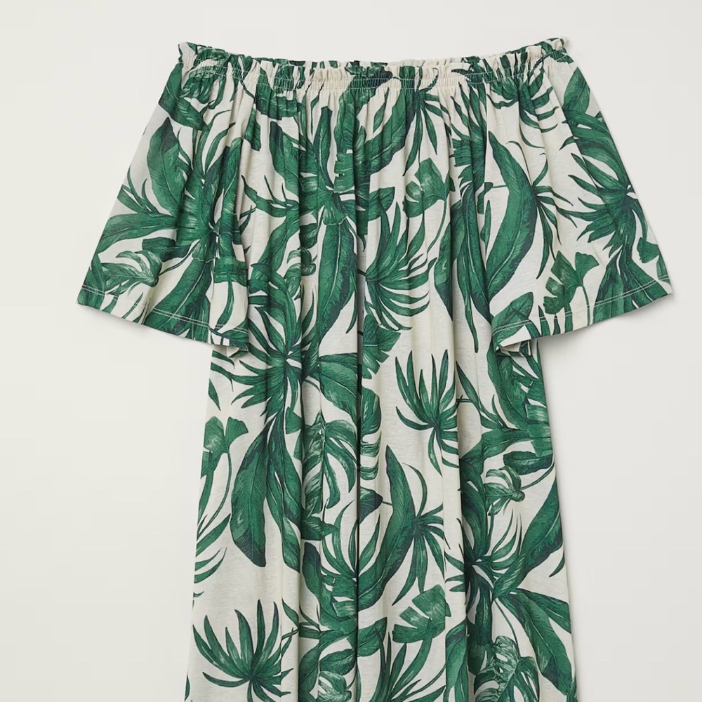🌟2/$12 H&M Green and Cream Leaf Pattern off shoulder dress